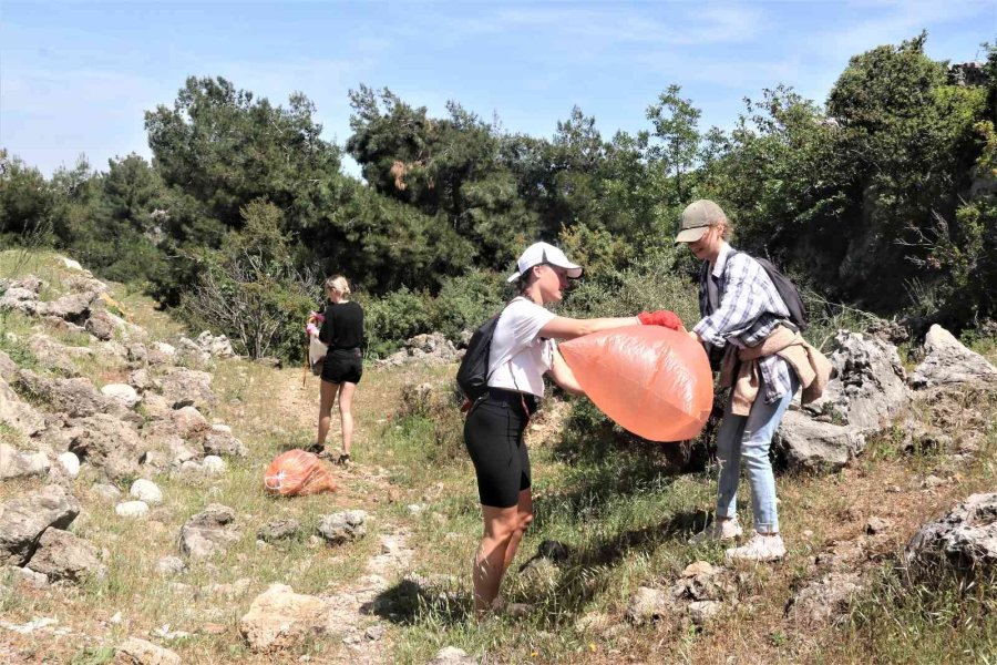 Antalya’nın Ormanlarına Rus Ve Ukraynalı Kadınların Eli Değdi