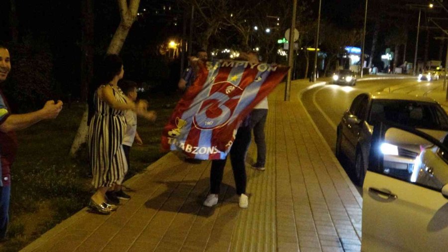 Antalya’da Yaşayan Trabzonlular 38 Yıl Sonra Şampiyonluğu Kutladı