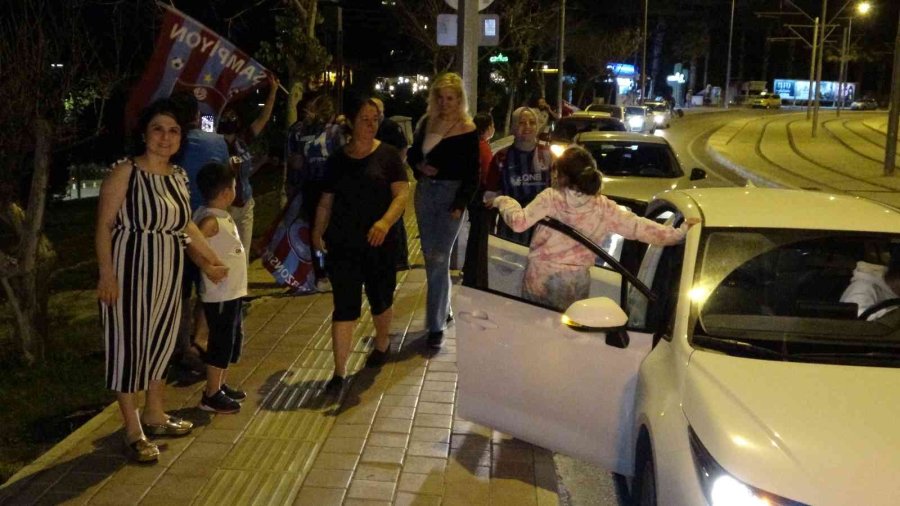 Antalya’da Yaşayan Trabzonlular 38 Yıl Sonra Şampiyonluğu Kutladı