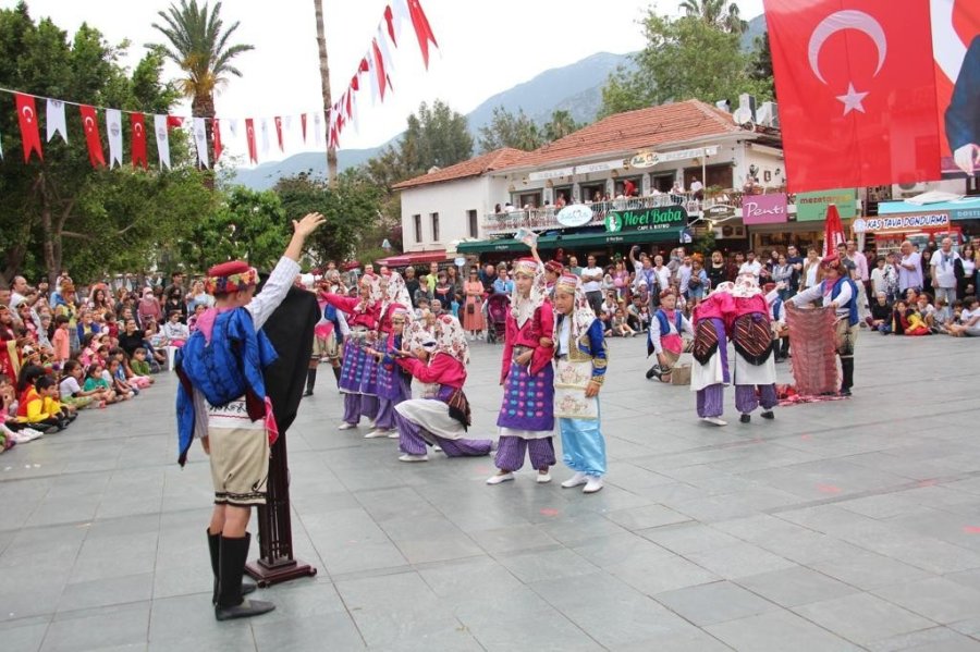 Kaş’ta, Dünya Dans Günü Kutlandı