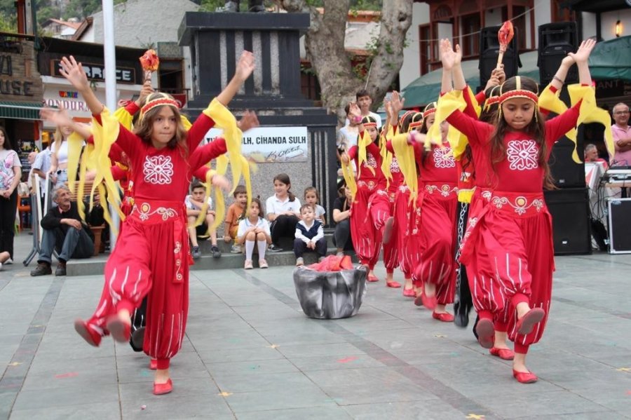 Kaş’ta, Dünya Dans Günü Kutlandı