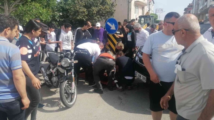 Manavgat’ta Motosiklet İle Kamyonet Çarpıştı: 2 Yaralı
