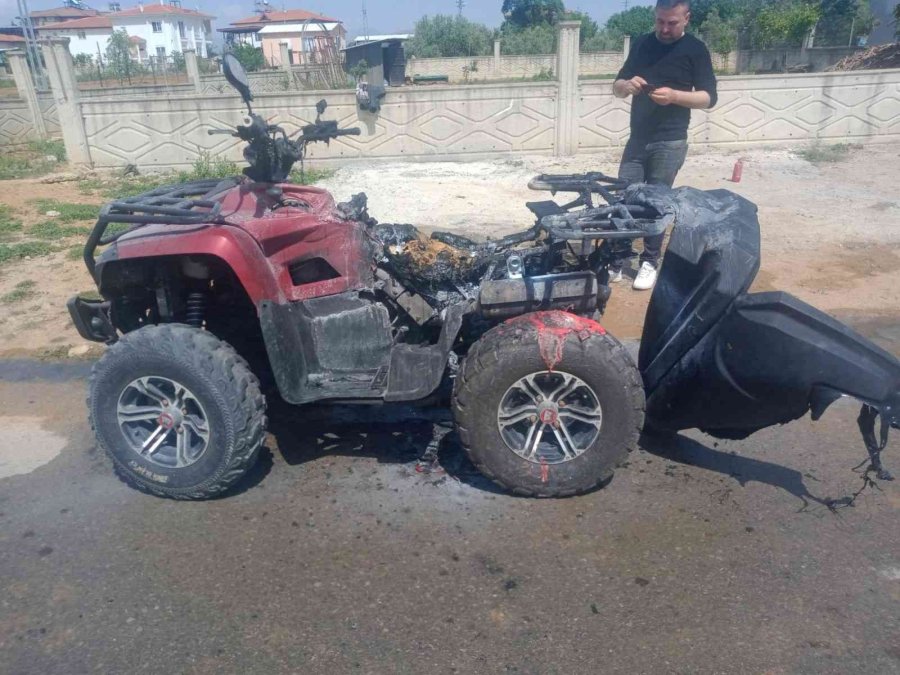 Hareket Halindeki Atv, Yanarak Kullanılamaz Hale Geldi