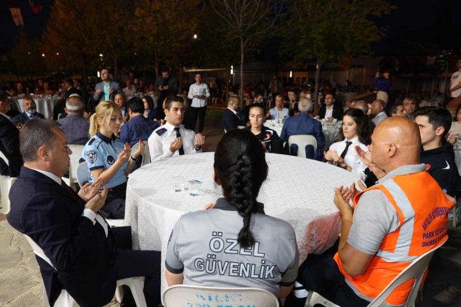 Başkan Böcek, Belediye Personeli İle İftarda Buluştu