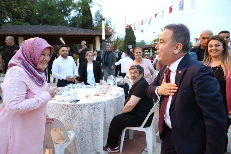 Başkan Böcek, Belediye Personeli İle İftarda Buluştu