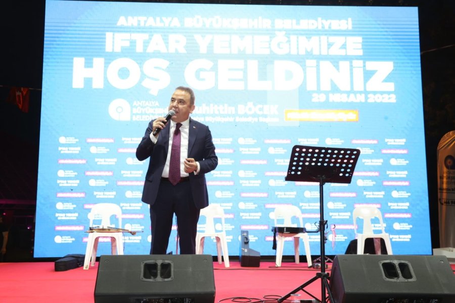 Başkan Böcek, Belediye Personeli İle İftarda Buluştu