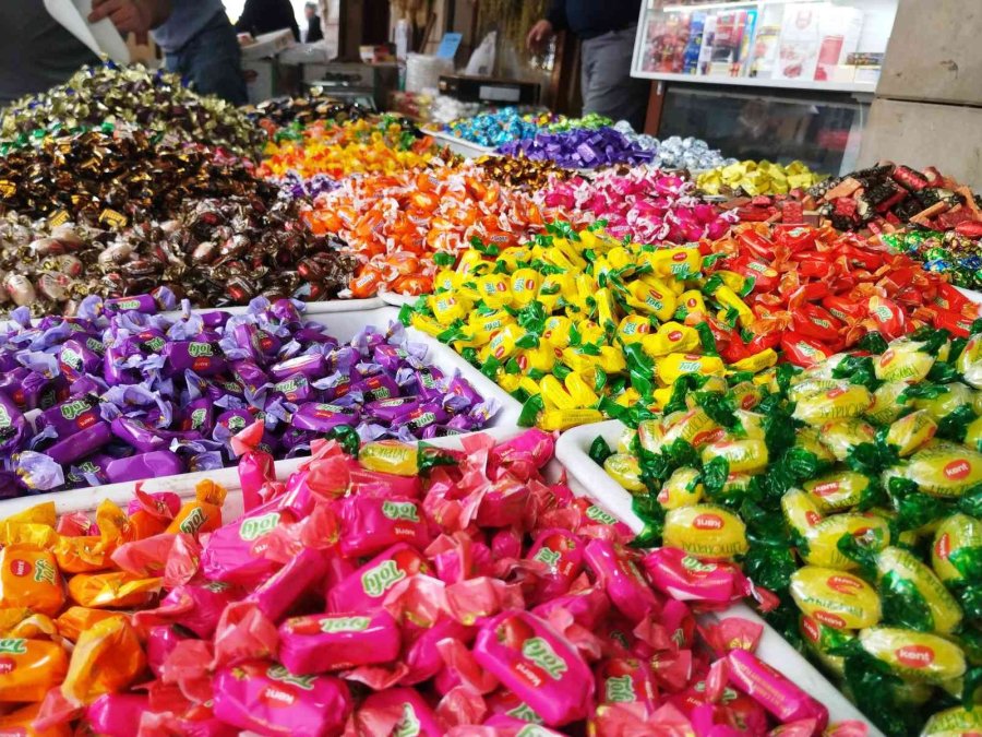 Konya’da Bayram Alışverişini Son Günlere Bırakanlar Yoğunluk Oluşturdu