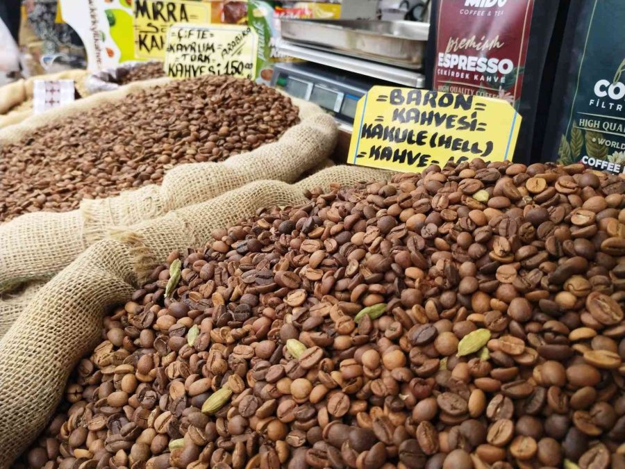 Konya’da Bayram Alışverişini Son Günlere Bırakanlar Yoğunluk Oluşturdu