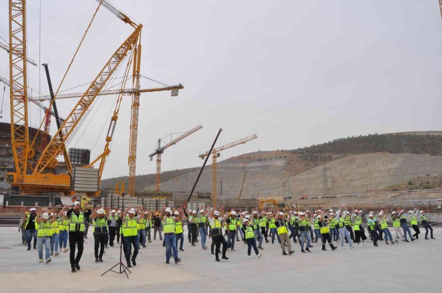 Akkuyu Ngs Çalışanları 1 Mayıs’ı ’hayat Bayram Olsa’ Şarkısı İle Kutladı