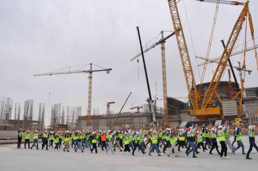 Akkuyu Ngs Çalışanları 1 Mayıs’ı ’hayat Bayram Olsa’ Şarkısı İle Kutladı