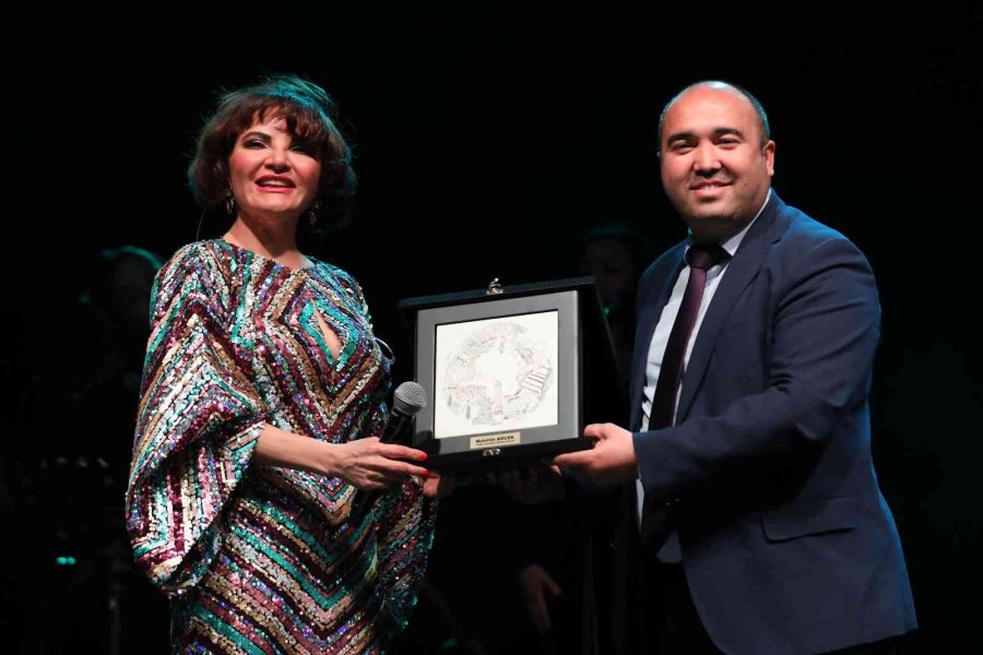 Ramazan Etkinlikleri’nin Son Akşamında Göksel Konseri