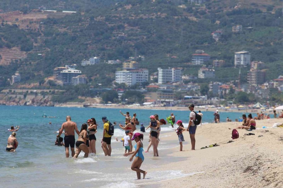 Antalya’yı Ziyaret Eden Turist Sayısı 2021 Yılına Göre Yüzde 162 Arttı