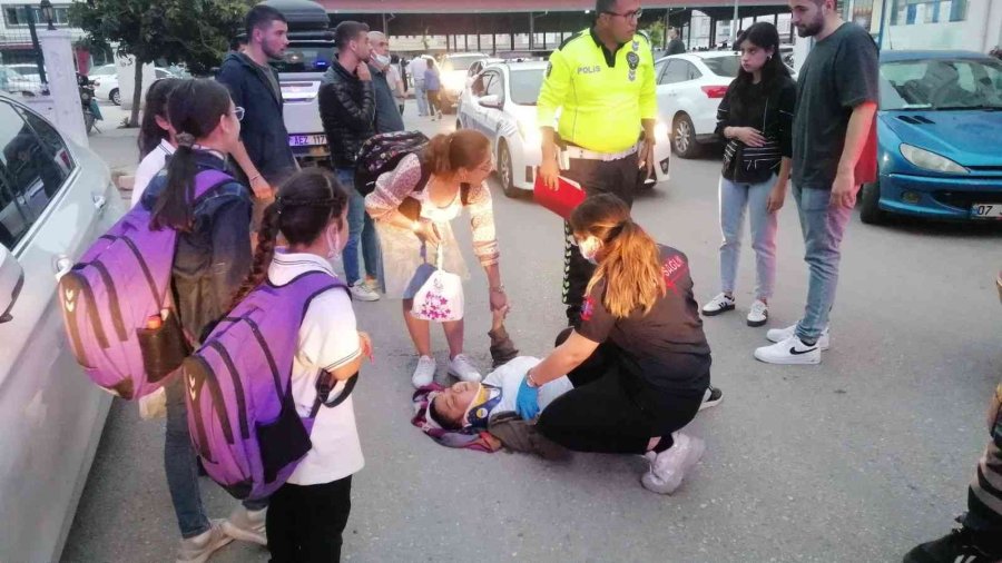 Evine Giden Kadına Araç Çarptı, Çocukları Başında Olanları Endişeyle Takip Etti