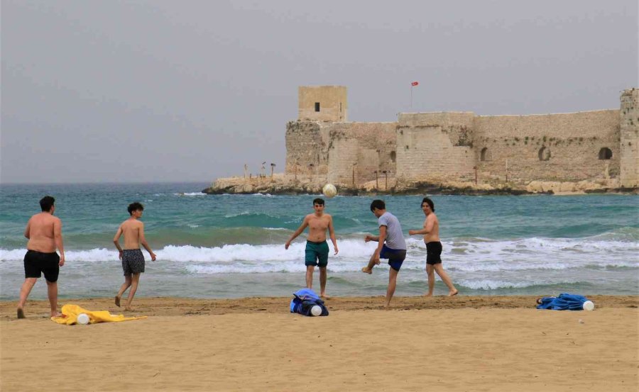 Bayram Tatili Turizmin Gözde Mekanı Kızkalesi’ni Canlandırdı