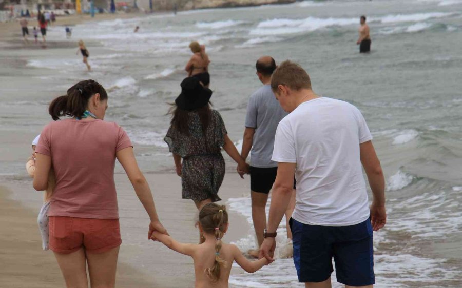 Bayram Tatili Turizmin Gözde Mekanı Kızkalesi’ni Canlandırdı