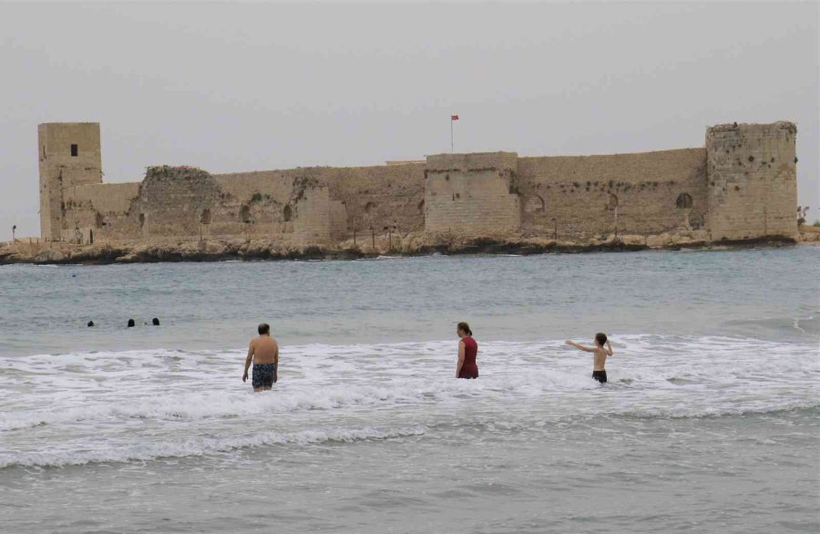 Bayram Tatili Turizmin Gözde Mekanı Kızkalesi’ni Canlandırdı
