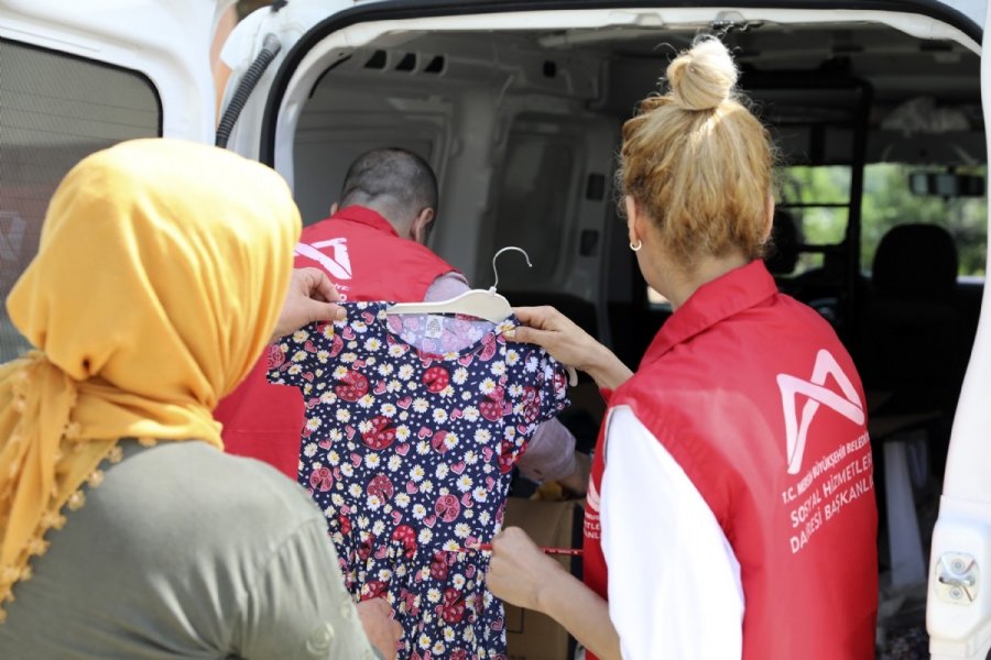 Mersin’de ’kıyafet Evi’ Hizmeti Kırsal Mahallelere De Uzandı