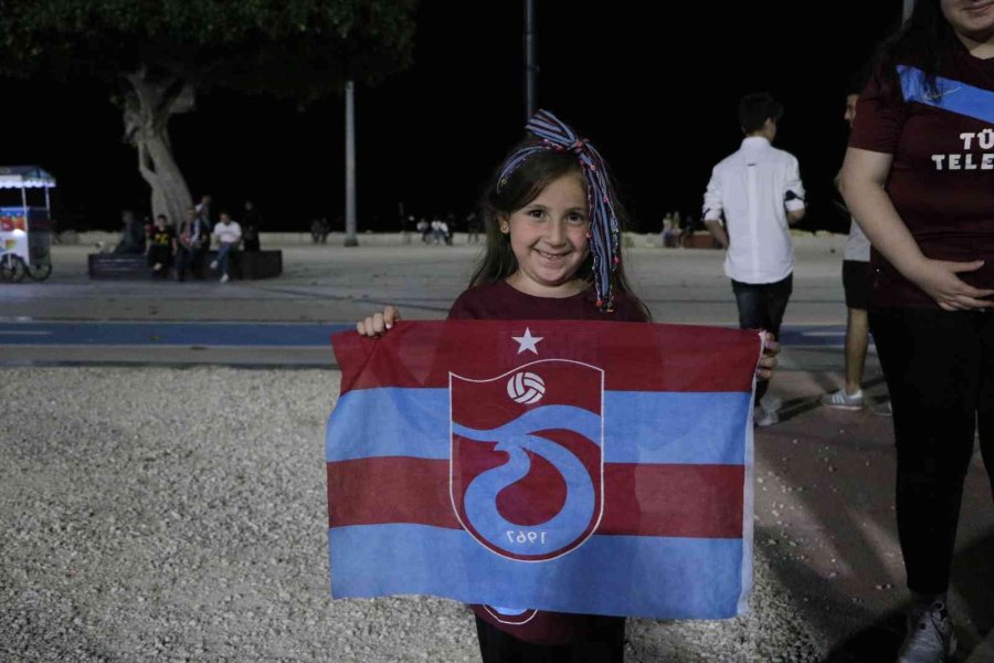 Mersin’de Trabzonspor’un Şampiyonluğu Coşkuyla Kutlandı