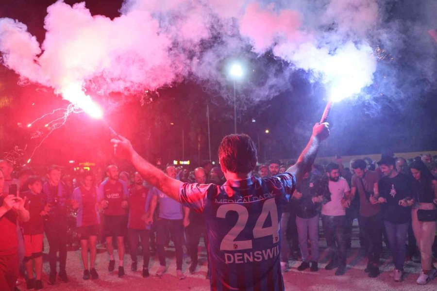 Mersin’de Trabzonspor’un Şampiyonluğu Coşkuyla Kutlandı