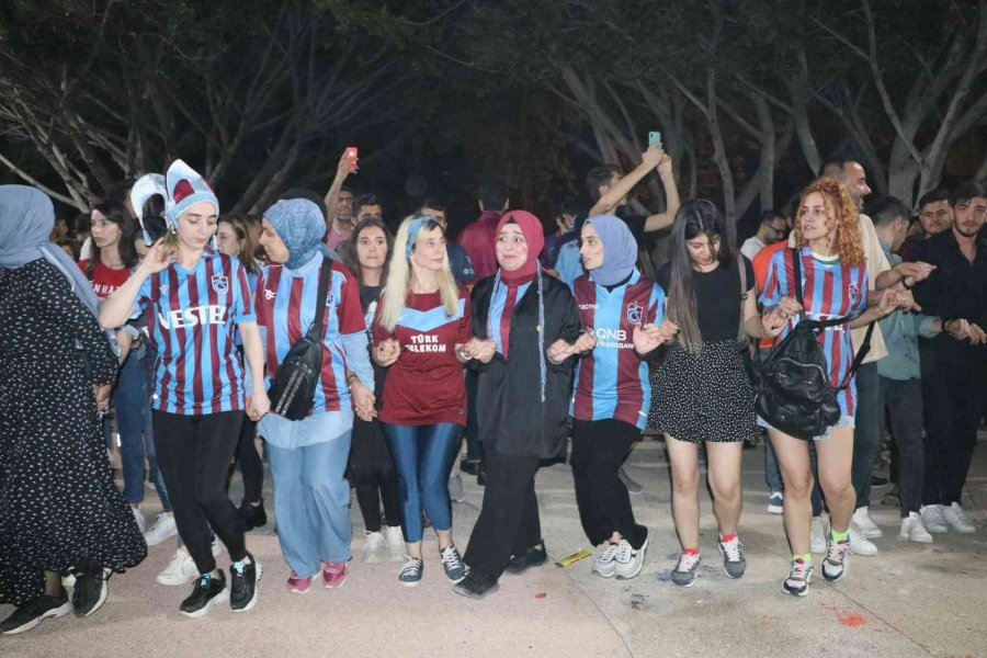 Mersin’de Trabzonspor’un Şampiyonluğu Coşkuyla Kutlandı