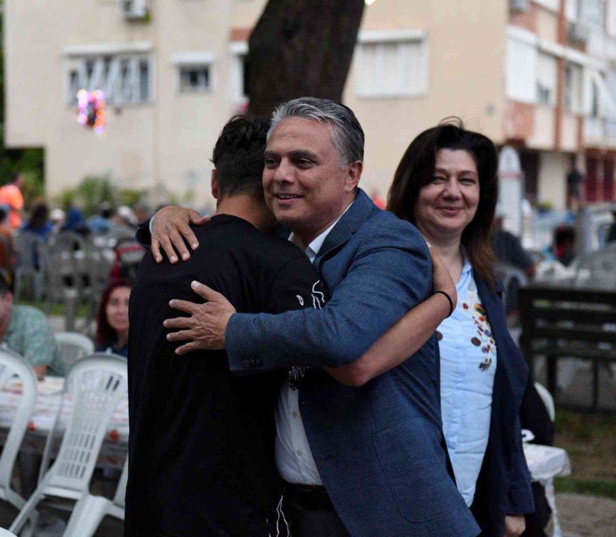 Muratpaşa’da 80 Bin Kişi İftarlarda Bir Araya Geldi
