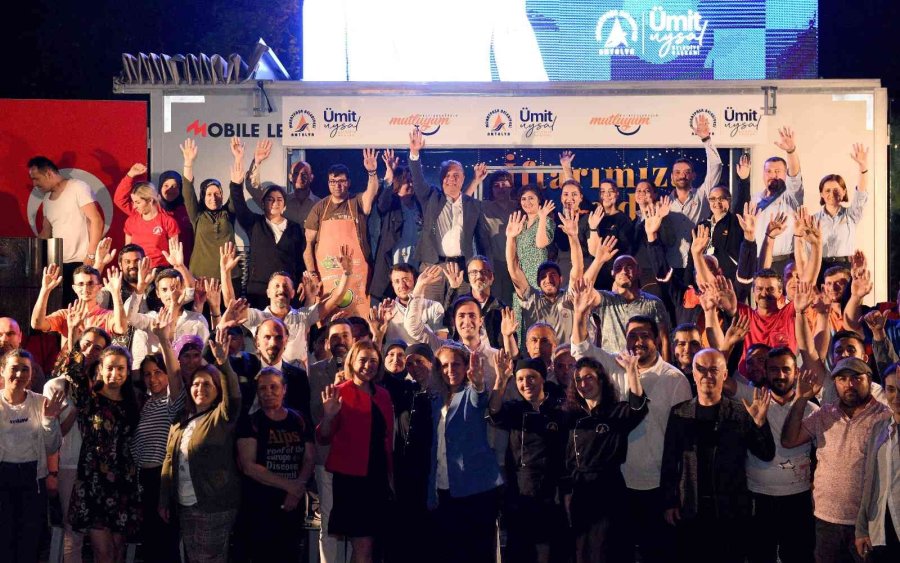 Muratpaşa’da 80 Bin Kişi İftarlarda Bir Araya Geldi