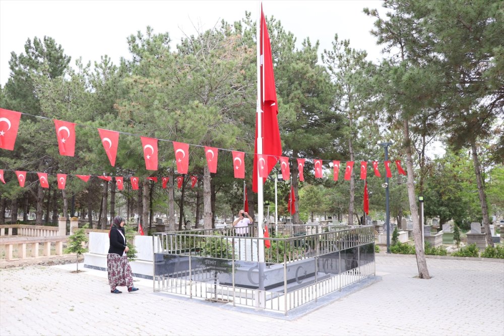 Niğde'de Kahraman Şehit Ömer Halisdemir'e Ziyaretler
