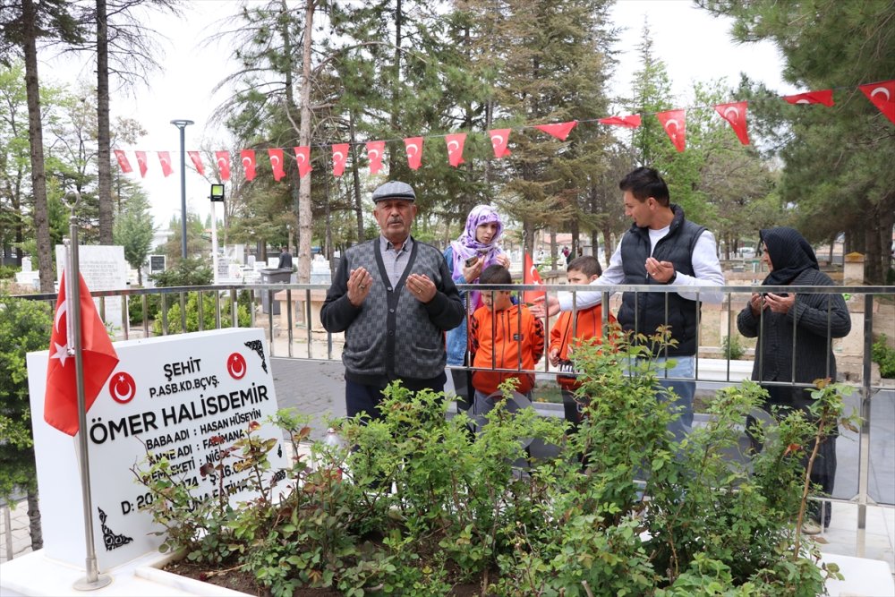 Niğde'de Kahraman Şehit Ömer Halisdemir'e Ziyaretler