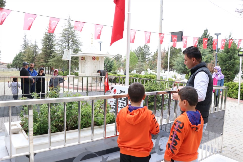 Niğde'de Kahraman Şehit Ömer Halisdemir'e Ziyaretler