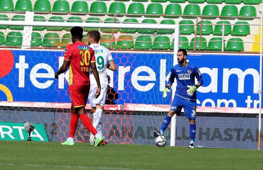 Spor Toto Süper Lig: A. Alanyaspor: 0 - Ö.k. Yeni Malatyaspor: 1 (ilk Yarı)