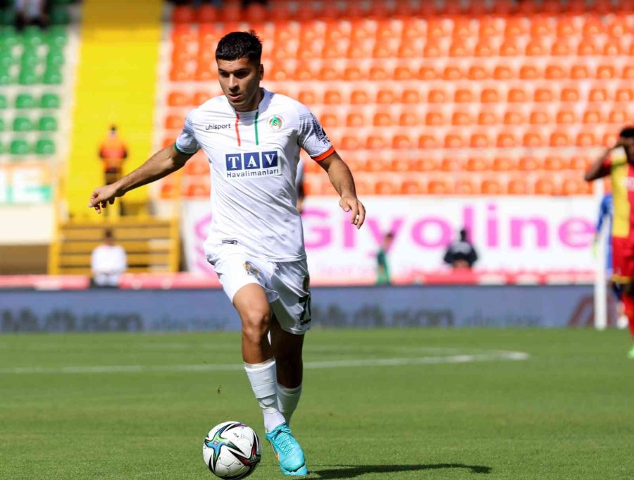 Spor Toto Süper Lig: A. Alanyaspor: 0 - Ö.k. Yeni Malatyaspor: 1 (ilk Yarı)