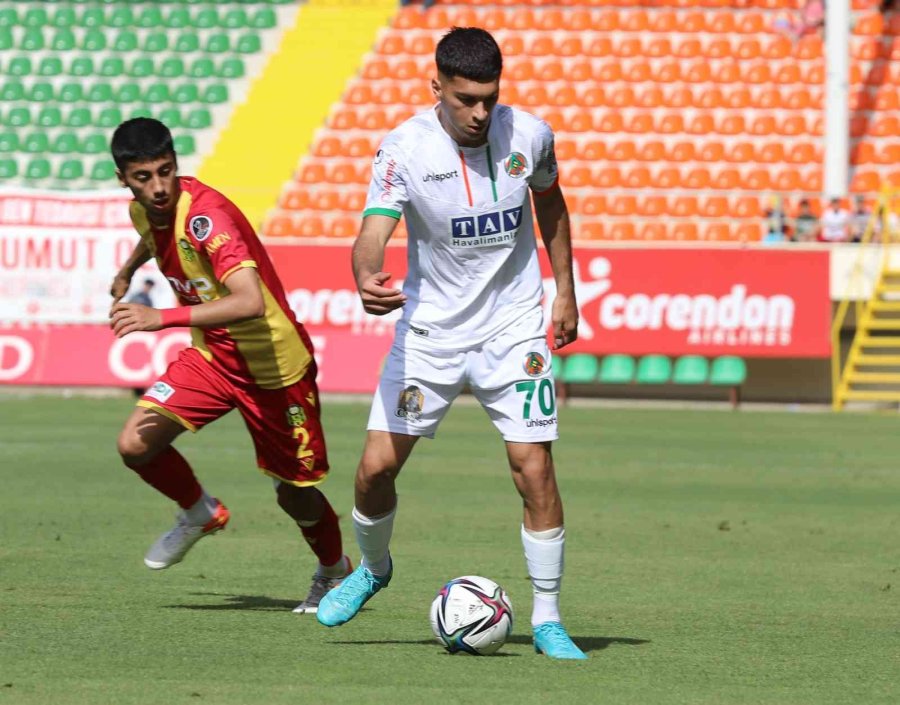 Spor Toto Süper Lig: A. Alanyaspor: 0 - Ö.k. Yeni Malatyaspor: 1 (ilk Yarı)