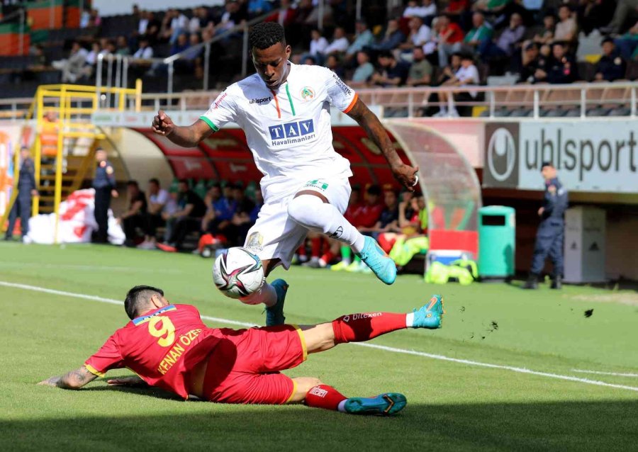 Spor Toto Süper Lig: A. Alanyaspor: 0 - Ö.k. Yeni Malatyaspor: 1 (ilk Yarı)