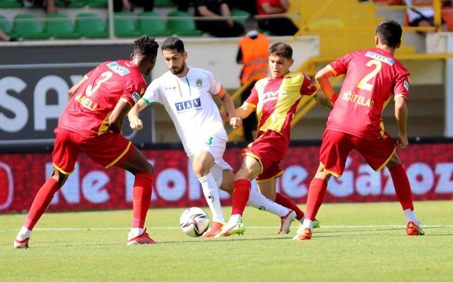 Spor Toto Süper Lig: A. Alanyaspor: 0 - Ö.k. Yeni Malatyaspor: 1 (ilk Yarı)