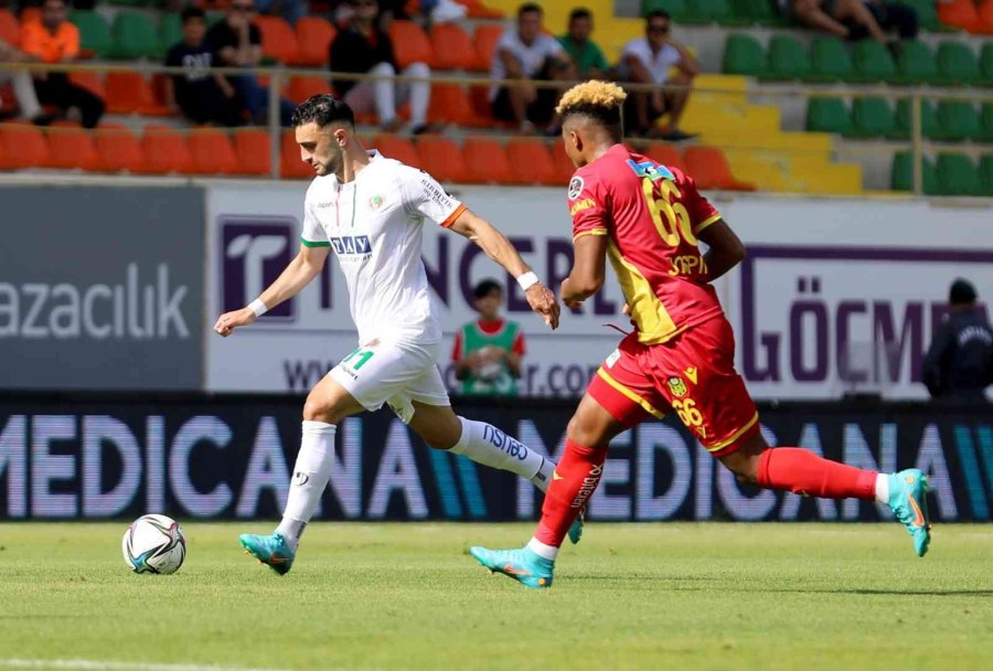 Spor Toto Süper Lig: A. Alanyaspor: 0 - Ö.k. Yeni Malatyaspor: 1 (ilk Yarı)