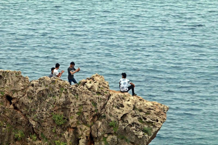 Antalya’da Ölüme Meydan Okuyan Bayram Pozları
