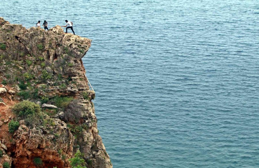 Antalya’da Ölüme Meydan Okuyan Bayram Pozları