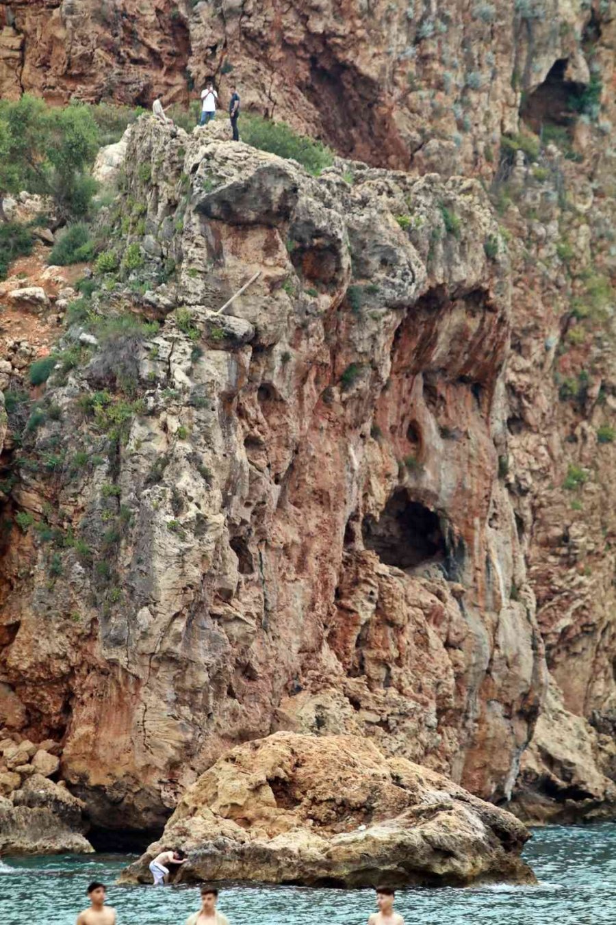 Antalya’da Ölüme Meydan Okuyan Bayram Pozları