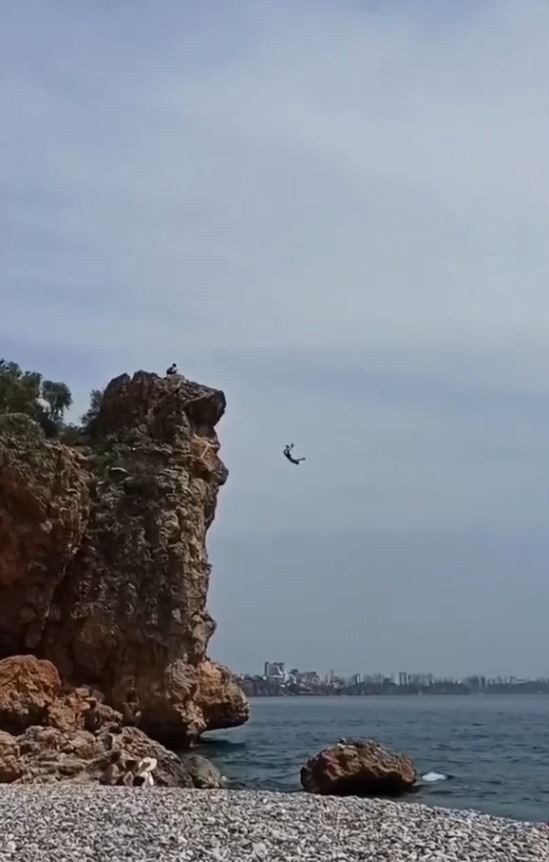 Antalya’da Ölüme Meydan Okuyan Bayram Pozları