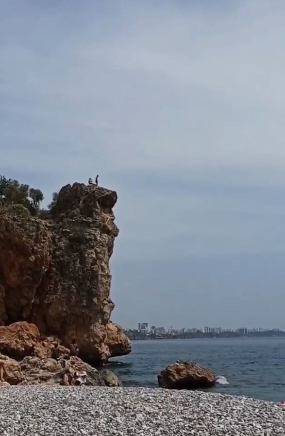 Antalya’da Ölüme Meydan Okuyan Bayram Pozları