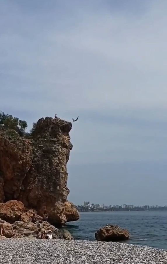 Antalya’da Ölüme Meydan Okuyan Bayram Pozları