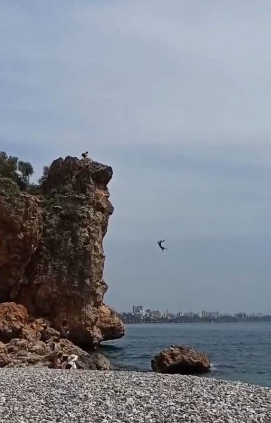 Antalya’da Ölüme Meydan Okuyan Bayram Pozları