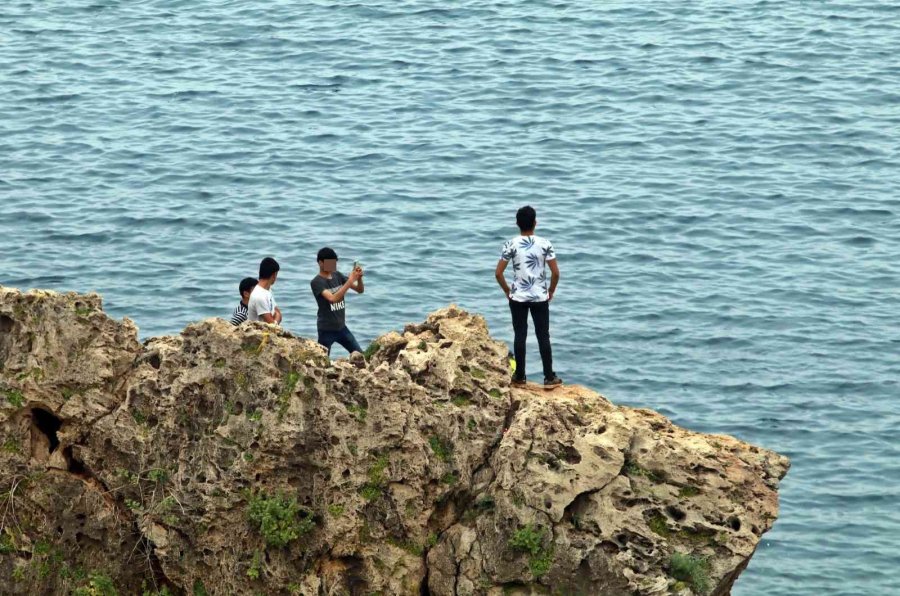 Antalya’da Ölüme Meydan Okuyan Bayram Pozları