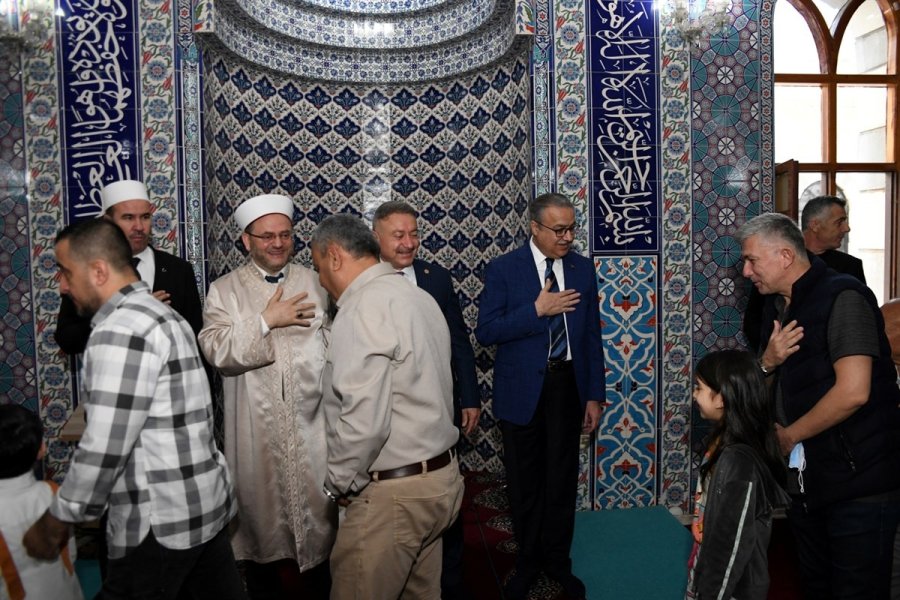 Vali Su, Vatandaşlarla Bayramlaştı