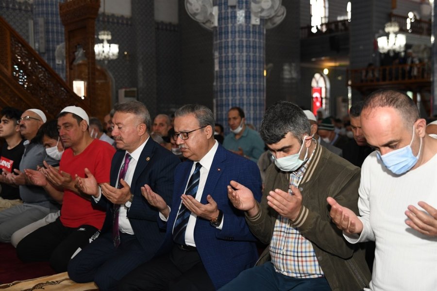 Vali Su, Vatandaşlarla Bayramlaştı