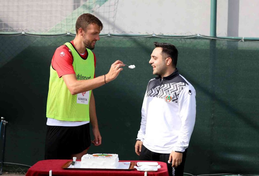 Alanyaspor, Adana Demirspor Hazırlıklarına Başladı