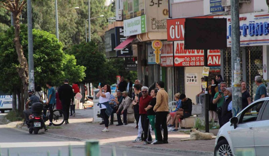 50 Metre Yüksekteki İntihar Teşebbüsü Yavalarını Korumak İsteyen Kargaları Da Harekete Geçirdi