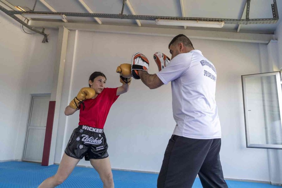 Mersin Büyükşehir Belediyesinden Ücretsiz Kick Boks Ve Muaythai Kursu