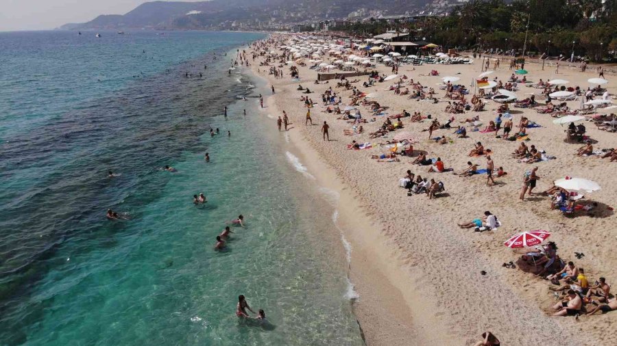Alanya Plajları Bayram Tatilinde Yerli Yabancı Akınına Uğradı