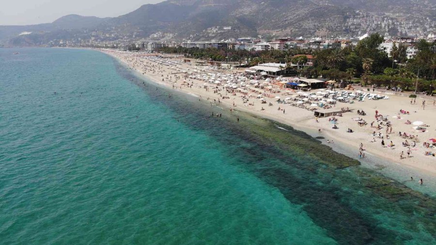 Alanya Plajları Bayram Tatilinde Yerli Yabancı Akınına Uğradı